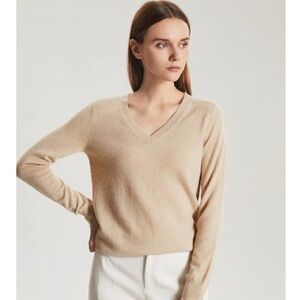 Halogen 100% Cashmere Cream V Neck Sweater